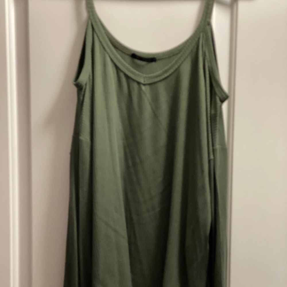 Hunter green long sleeve shirt size medium